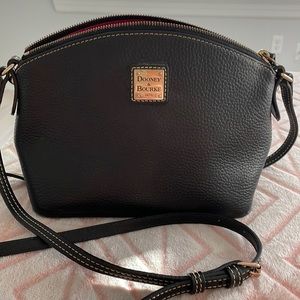 Dooney and Bourke, Crossbody purse.   Base:  7” x 4”.   Purse:  7” x 9 1/4”